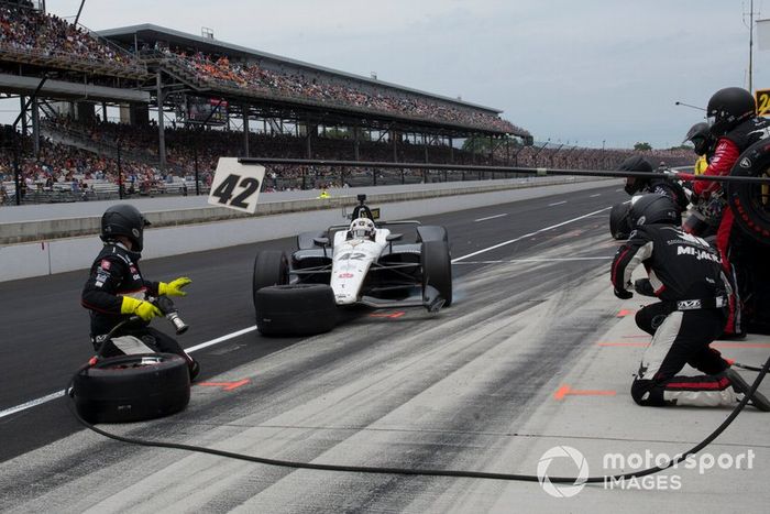 Jordan King, Rahal Letterman Lanigan Racing Honda, se desliza en boxes durante la carrera
