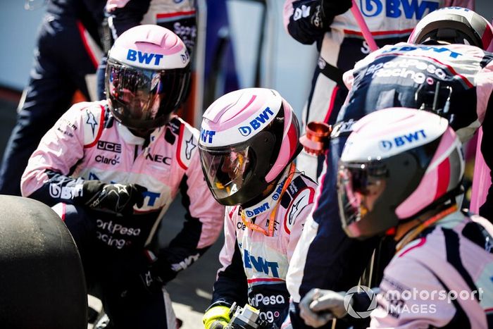 El equipo de boxes de Racing Point 