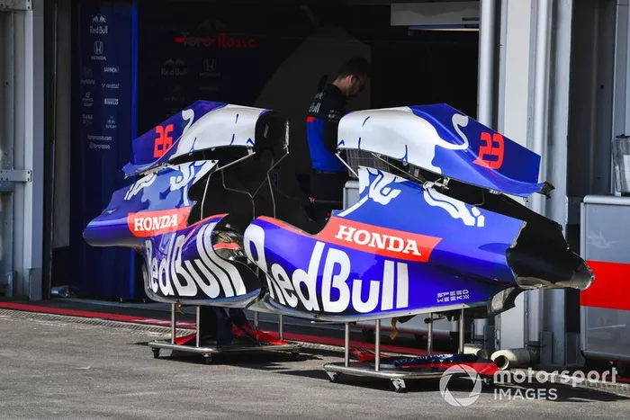 Cubierta de motor del Toro Rosso STR14 