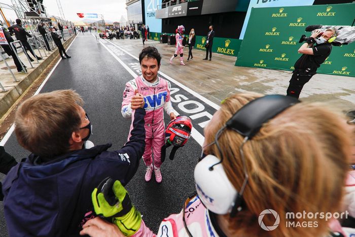Segundo lugar Sergio Pérez, Racing Point, en Parc Ferme Parc Ferme