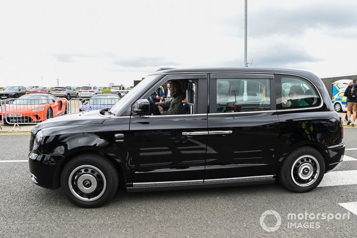 Sebastian Vettel, Aston Martin, llega al circuito