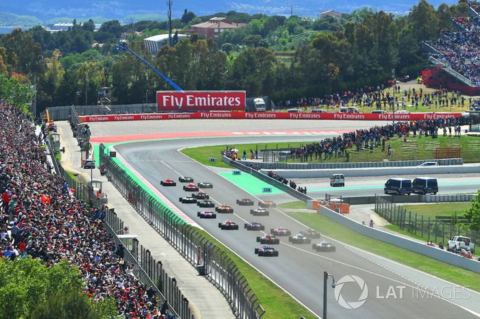 Lewis Hamilton, Mercedes-AMG F1 W09 líder al inicio