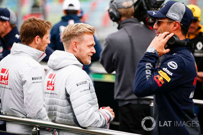Romain Grosjean, Haas F1 Team, Kevin Magnussen, Haas F1 Team y Daniel Ricciardo, Red Bull Racing.
