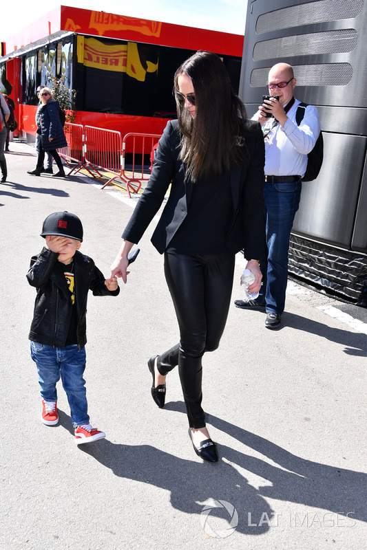 Minttu Virtanen, esposa de Kimi Raikkonen, Ferrari con su hijo Robin Raikkonen