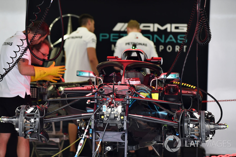 Mercedes-AMG F1 W09 EQ Power+ dans le garage