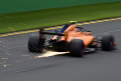 Stoffel Vandoorne, McLaren MCL33 rear sparks