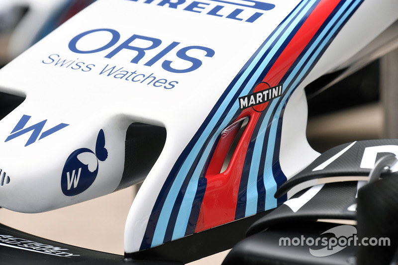 Williams FW40: Frontflügel-Halterung