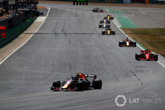 Max Verstappen, Red Bull Racing RB14, Daniel Ricciardo, Red Bull Racing RB14, y Kimi Raikkonen, Ferrari SF71H