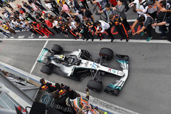 Valtteri Bottas, Mercedes-AMG F1 W09, arriva nel parco chiuso