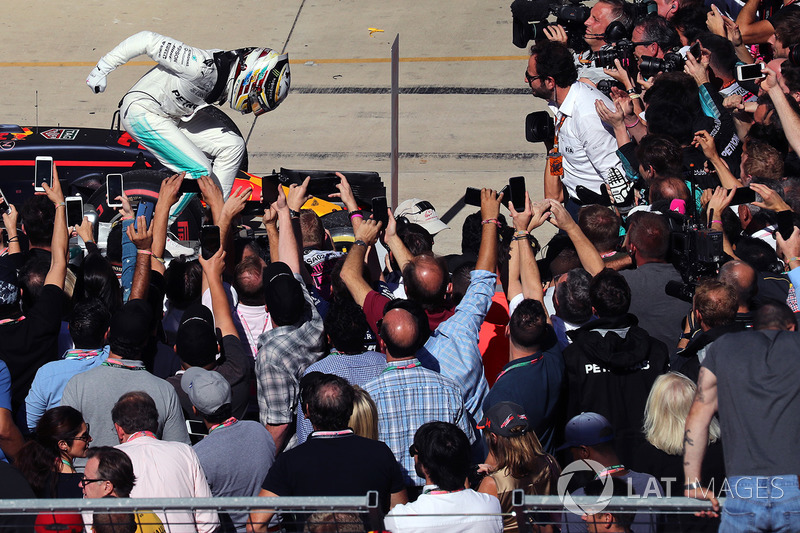 Race winner Lewis Hamilton, Mercedes AMG F1 celebrates in parc ferme