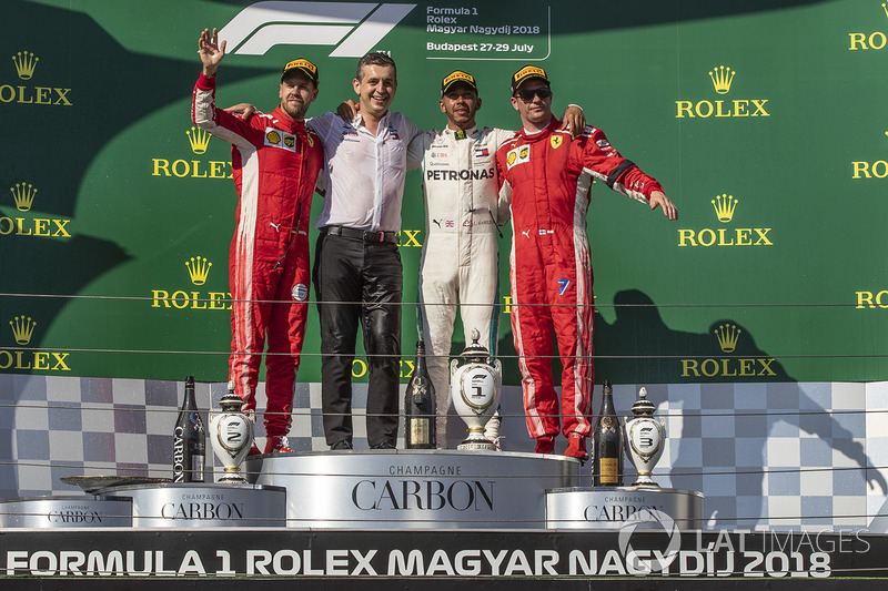 Sebastian Vettel, Ferrari, Lewis Hamilton, Mercedes-AMG F1 y Kimi Raikkonen, Ferrari en el podio del GP de Hungría