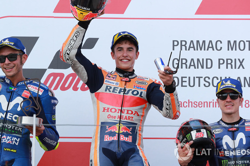 Podio: 1º Marc Marquez, 2º Valentino Rossi, 3º Maverick Viñales