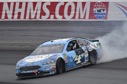 Race winner Kevin Harvick, Stewart-Haas Racing, Ford Fusion
