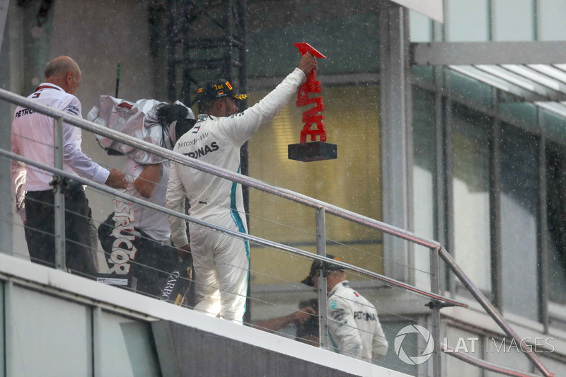 Podio: il vincitore della gara Lewis Hamilton, Mercedes AMG F1