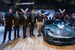 Oliver Gavin, Harlan Charles, Ed Welburn, Ryan Vaughan and Tadge Juechter, with the 2017 Corvette Grand Sport