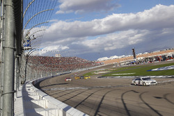 Brad Keselowski, Team Penske Ford, pakt de overwinning