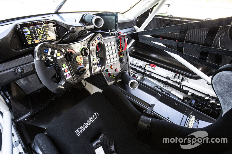 2019 Porsche 911 GT3 R interior