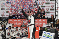 Race winner Kevin Harvick, Stewart-Haas Racing, Ford