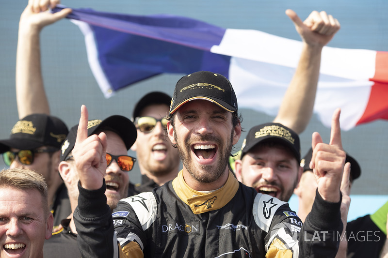 Jean-Eric Vergne, Techeetah, merayakan kemenangan di podium