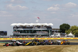 Kevin Magnussen, Haas F1 Team VF-18, devant Carlos Sainz Jr., Renault Sport F1 Team R.S. 18, et Pierre Gasly, Toro Rosso STR13