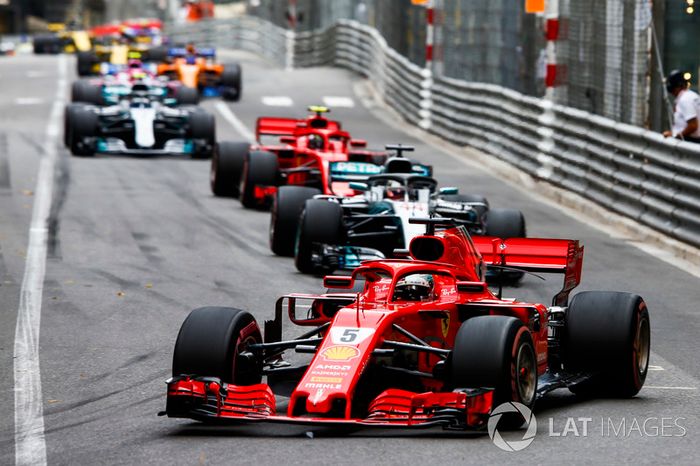 Sebastian Vettel, Ferrari SF71H, Lewis Hamilton, Mercedes AMG F1 W09, Kimi Raikkonen, Ferrari SF71H, Valtteri Bottas, Mercedes AMG F1 W09