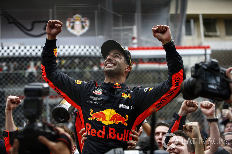 Daniel Ricciardo, Red Bull Racing, festeggia la vittoria