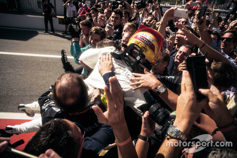 Yarış galibi Lewis Hamilton, Mercedes-Benz F1