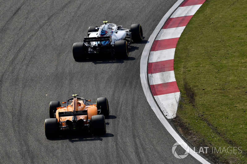 Sergey Sirotkin, Williams FW41 e Stoffel Vandoorne, McLaren MCL33