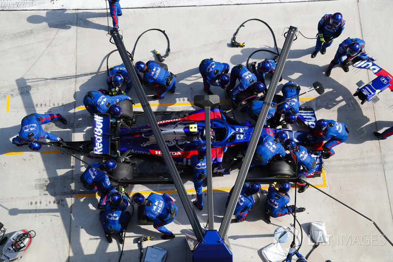 Pierre Gasly, Toro Rosso STR13 Honda, in the pits