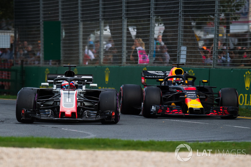 Romain Grosjean, Haas F1 Team VF-18 and Daniel Ricciardo, Red Bull Racing RB14 battle