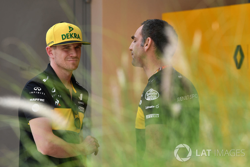 Nico Hulkenberg, Renault Sport F1 Team and Cyril Abiteboul, Renault Sport F1 Managing Director