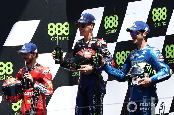 Podio: segundo lugar Francesco Bagnaia, Ducati Team ganador Fabio Quartararo, Yamaha Factory Racing y tercer lugar Joan Mir, Team Suzuki MotoGP podium