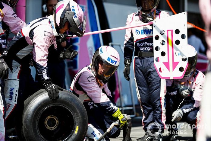 El equipo de boxes de Racing Point 