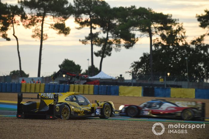 #29 Racing Team Nederland Dallara P217: Frits van Eerd, Giedo van der Garde, Nyck de Vries en la grava