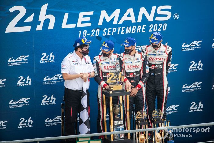 Podio: ganador #8 Toyota Gazoo Racing Toyota TS050: Sebastien Buemi, Kazuki Nakajima, Brendon Hartley