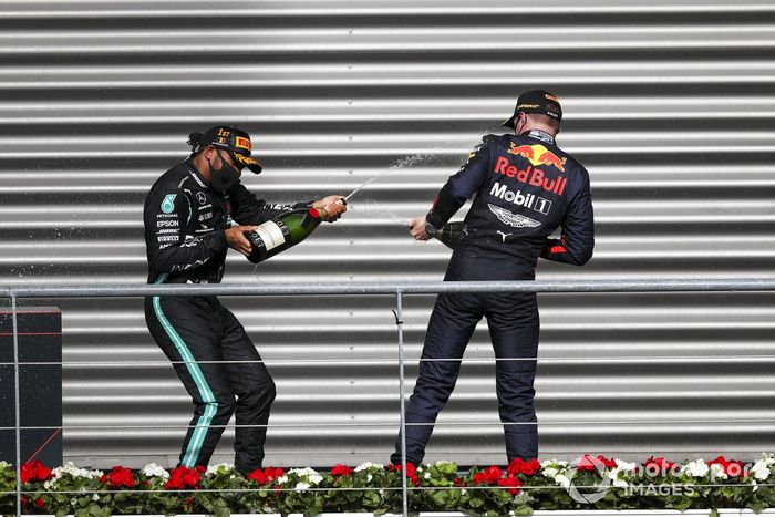 Podio: ganador Lewis Hamilton, Mercedes-AMG F1, tercer lugar Max Verstappen, Red Bull Racing
