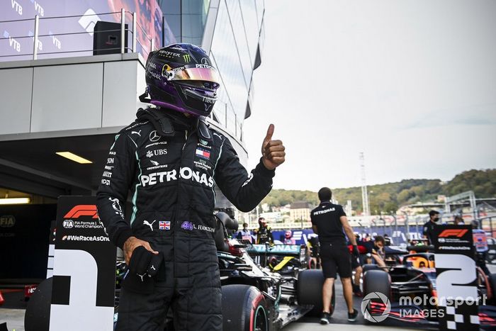 Ganador de la pole position Lewis Hamilton, Mercedes-AMG F1