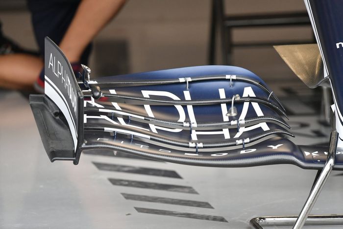 AlphaTauri AT02 front wing detail