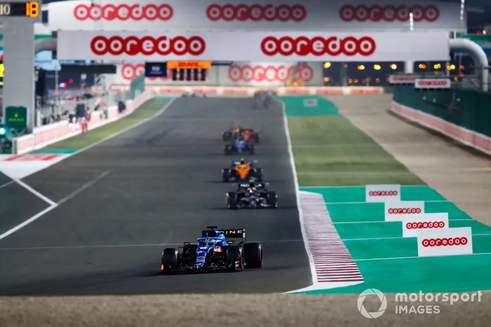Fernando Alonso, Alpine A521, Pierre Gasly, AlphaTauri AT02, y Lando Norris, McLaren MCL35M