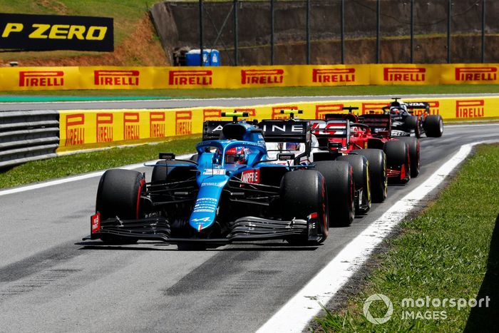 Esteban Ocon, Alpine A521, se dirige a la parrilla