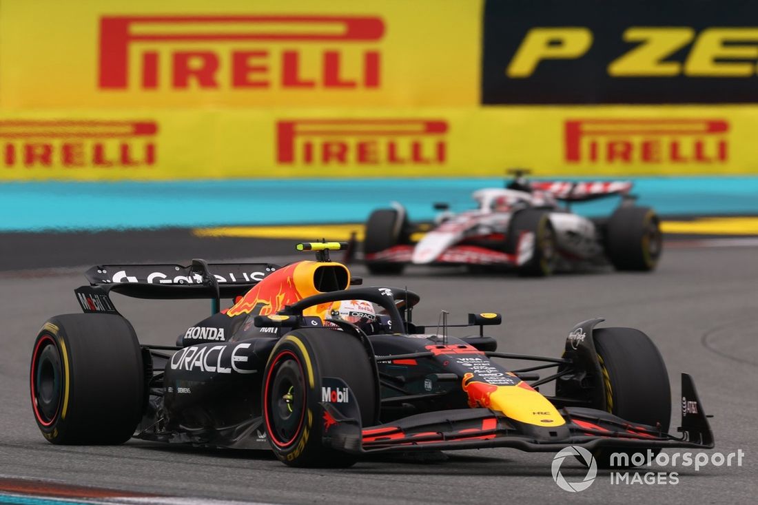 Esteban Ocon, Haas F1 Team, Yuki Tsunoda, Red Bull Racing Team