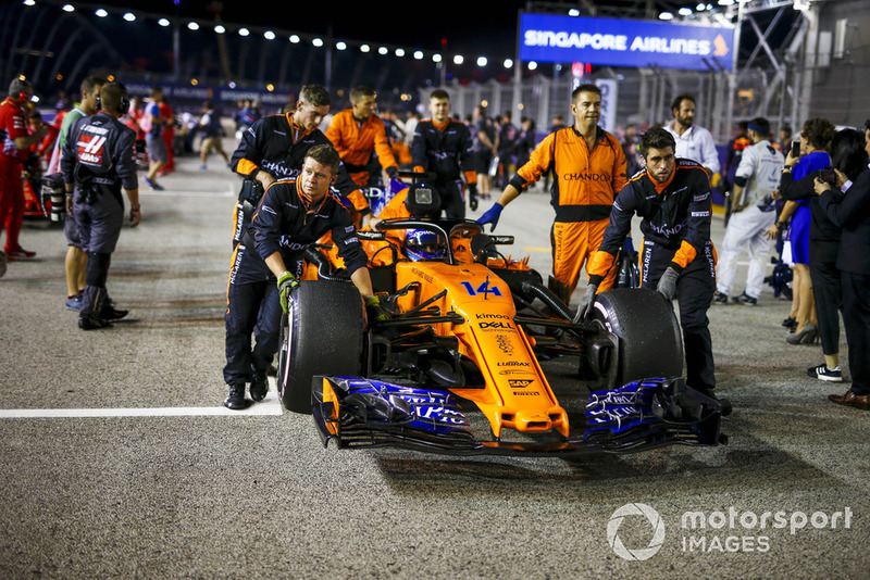 Fernando Alonso, McLaren MCL33 on the grid 