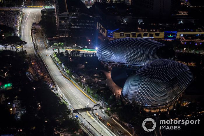 Fernando Alonso, McLaren MCL33, Sergio Perez, Racing Point Force India VJM11