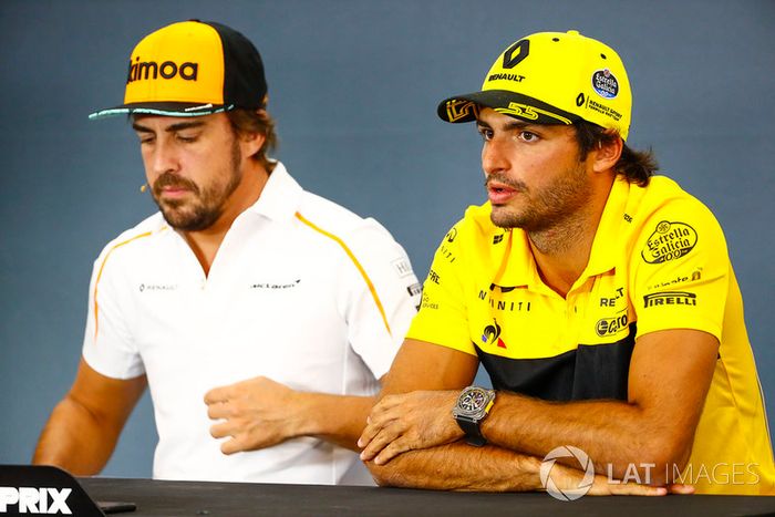 Fernando Alonso, McLaren, y Carlos Sainz Jr., Renault Sport F1 Team, en rueda de prensa