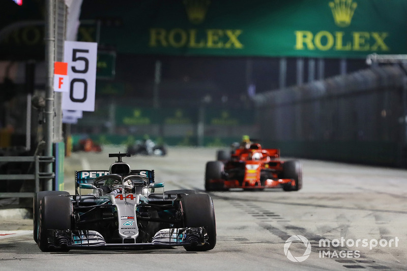 Lewis Hamilton, Mercedes AMG F1 W09 EQ Power+, Sebastian Vettel, Ferrari SF71H