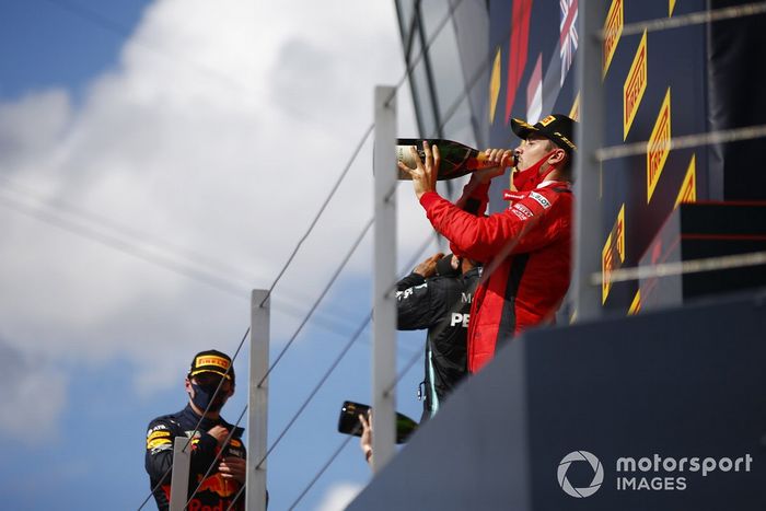 Podio: segundo lugar Max Verstappen, Red Bull Racing. ganador Lewis Hamilton, Mercedes-AMG F1 y el tercer lugar Charles Leclerc, Ferrari 