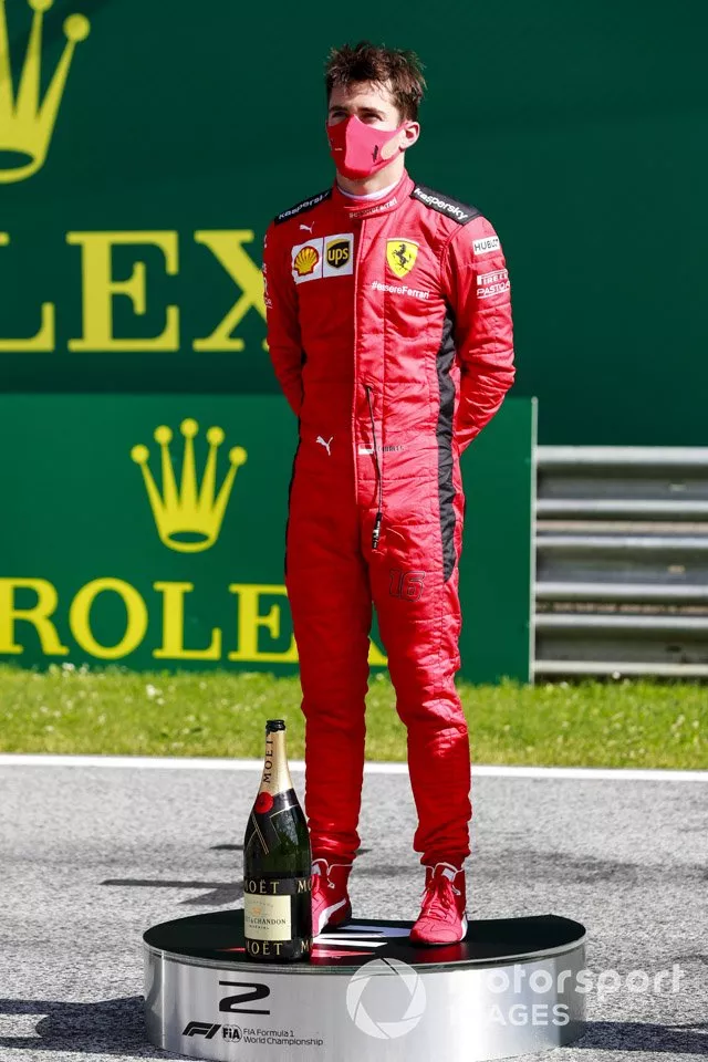 Podio: Segundo lugar Charles Leclerc, Ferrari, celebra
