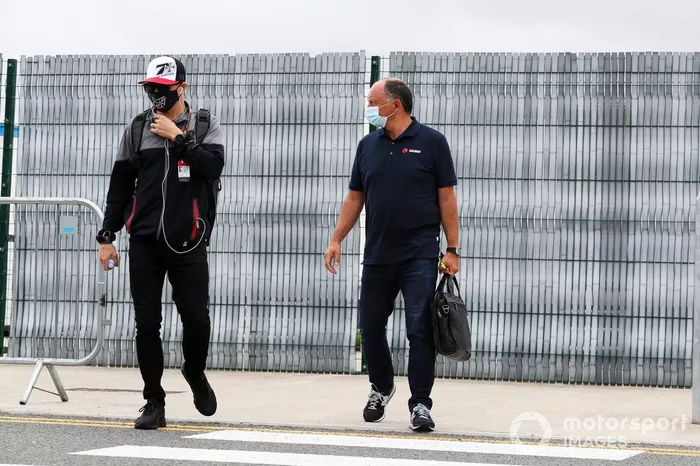 Kimi Raikkonen, Alfa Romeo y Frederic Vasseur, Director del equipo, Alfa Romeo Racing 