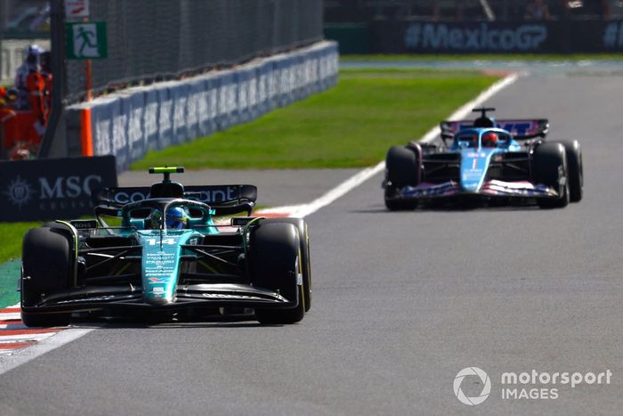 Fernando Alonso, Aston Martin AMR23, Esteban Ocon, Alpine A523
