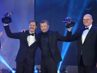 Mondiale Piloti di FIA Formula 1: Sebastian Vettel e Kimi Räikkönen con i loro trofei